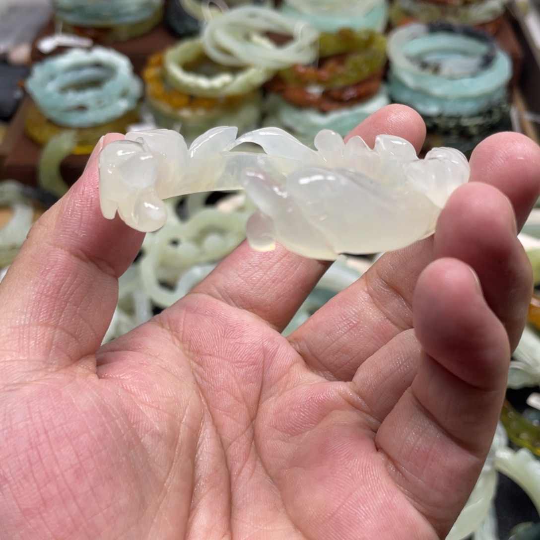 ฅ***੭蛇纹石玉未镶嵌手镯