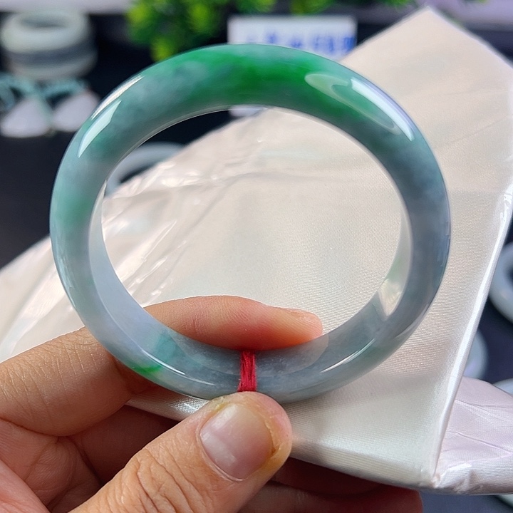 翡翠手镯未镶嵌翡翠
