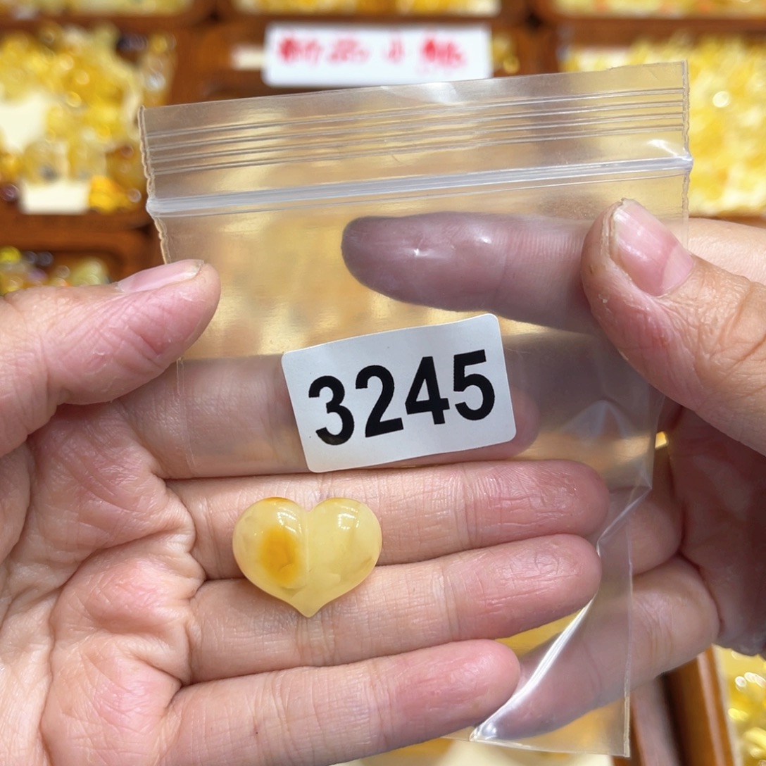 琥珀颈饰未镶嵌蜜蜡
