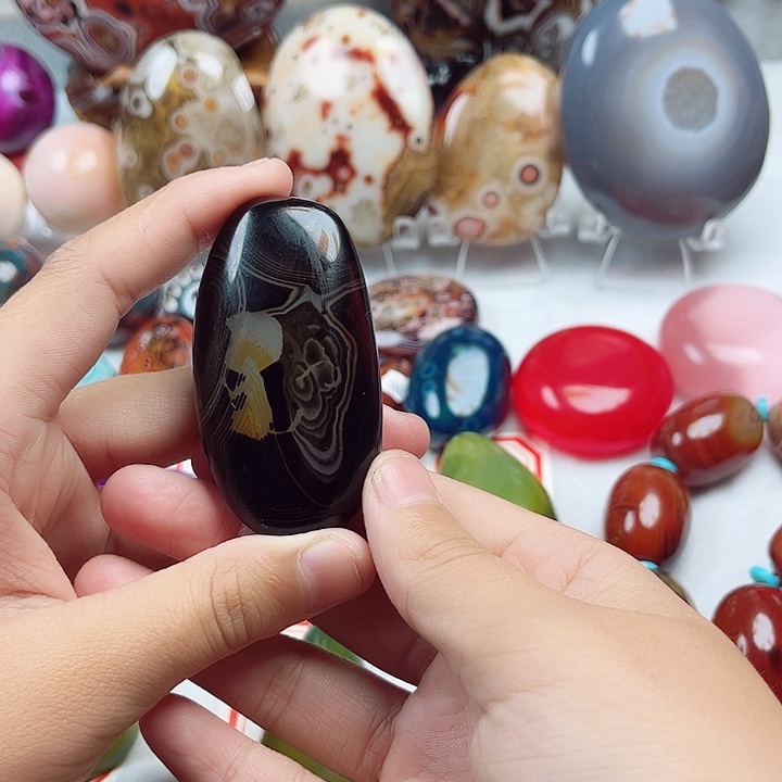 玛瑙/玉髓未镶嵌珠宝奇石