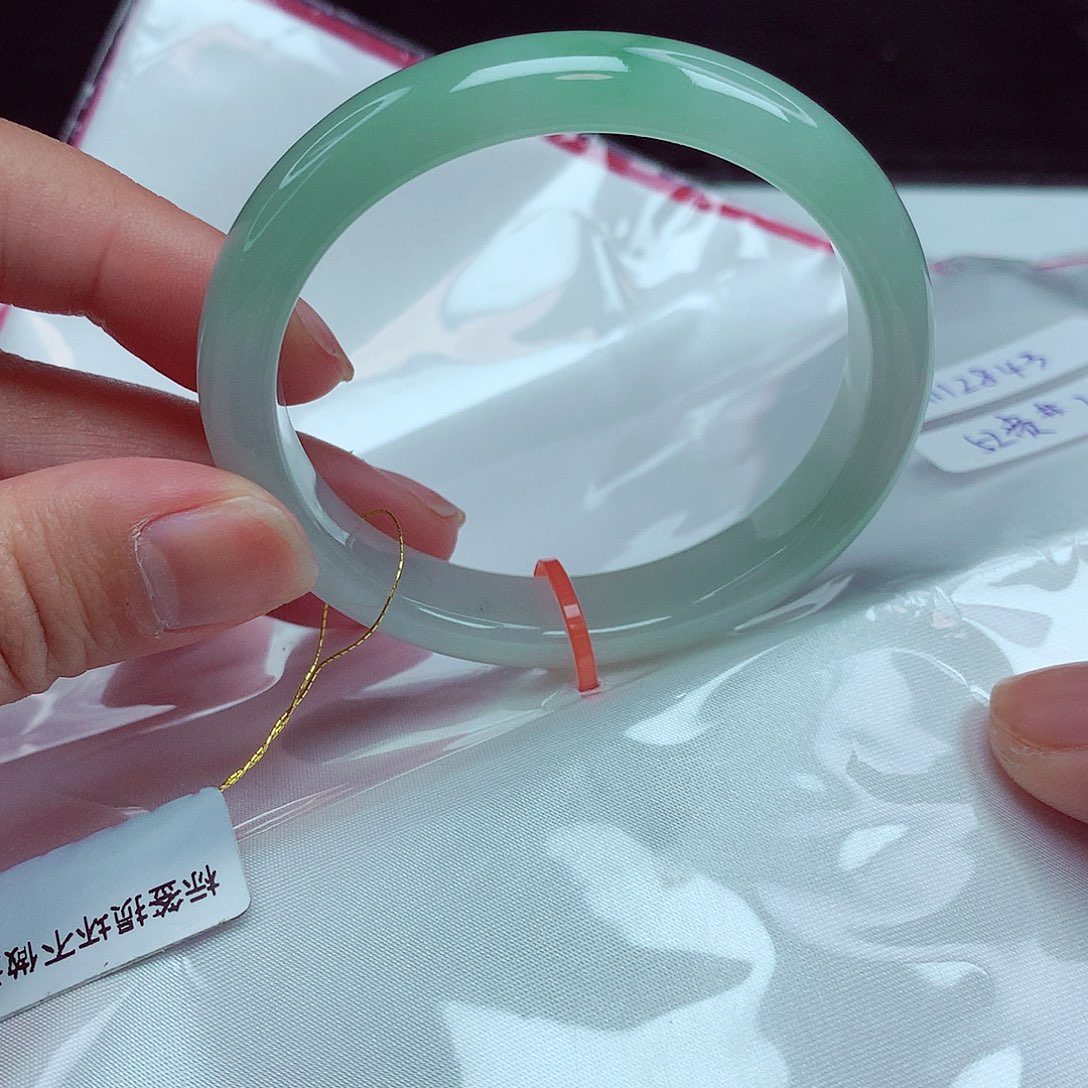 翡翠手镯未镶嵌52圈贵妃843