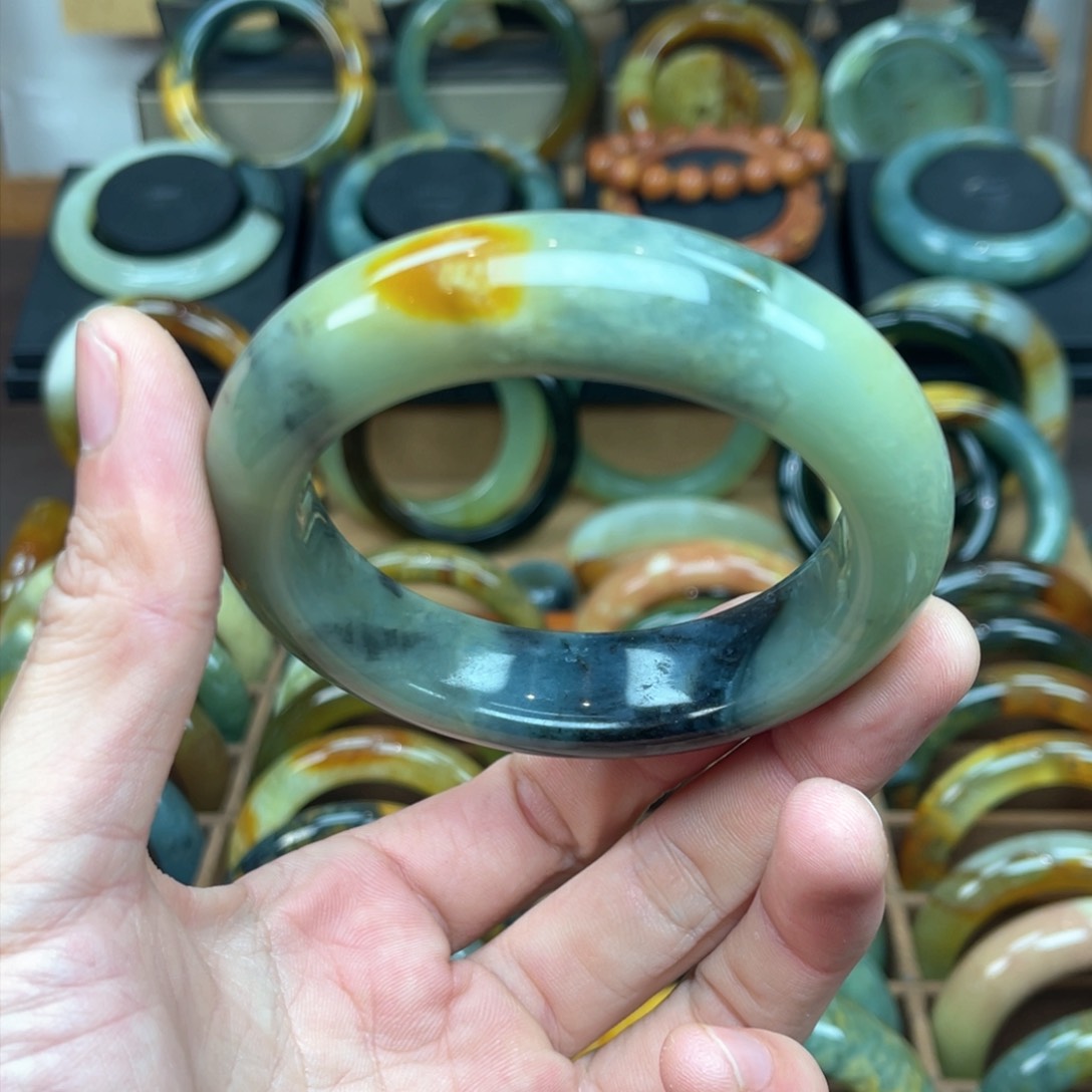 蛇纹石玉手镯未镶嵌珠*