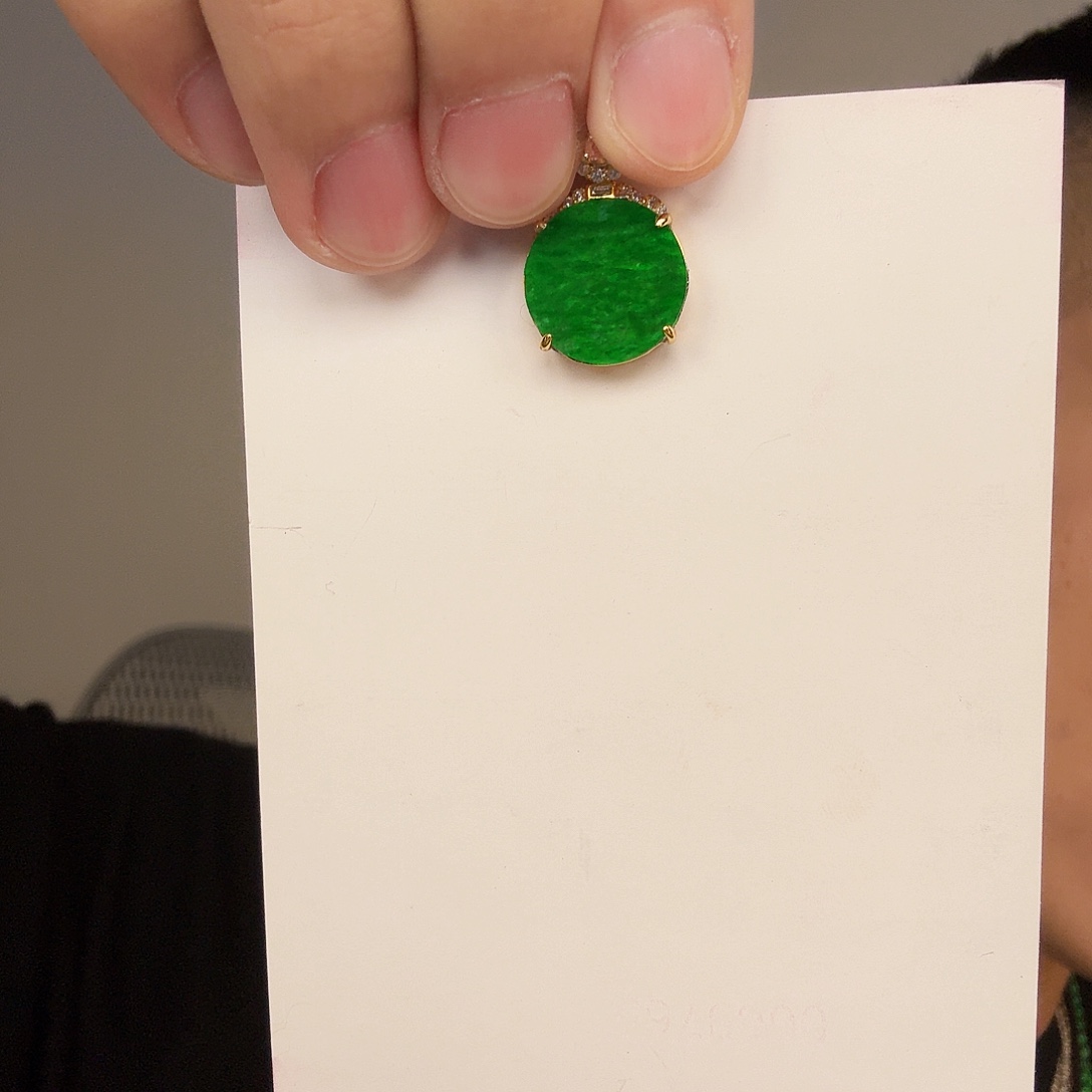 翡翠未镶嵌颈饰一件