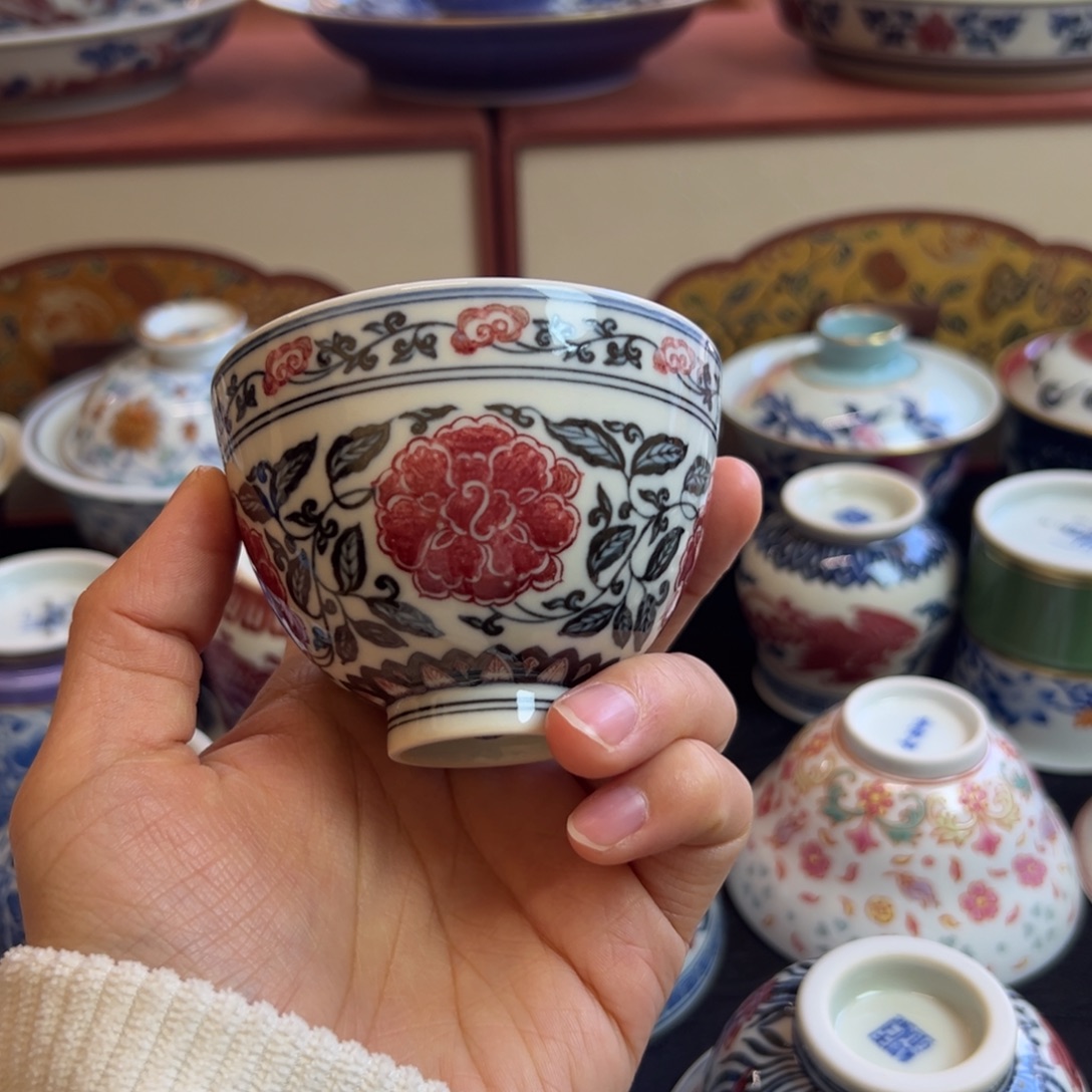 正绎堂釉里红牡丹鸡心