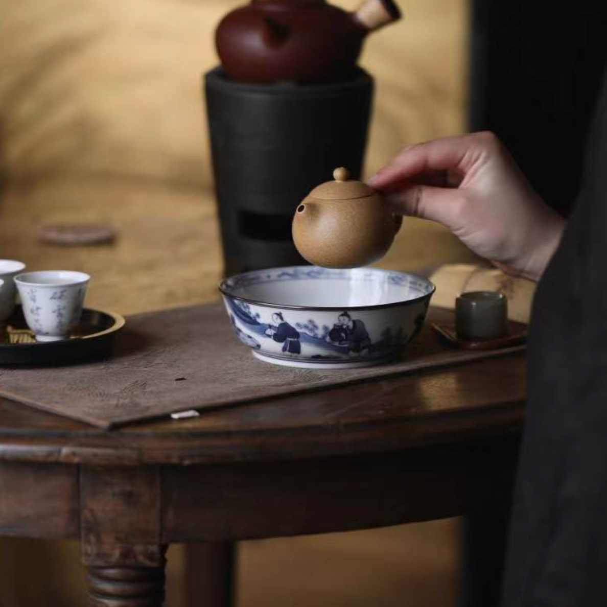 弥云斋【南山下】·青花高士赏菊壶承（限）