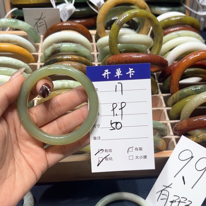 蛇纹石玉手镯未镶嵌小**饱