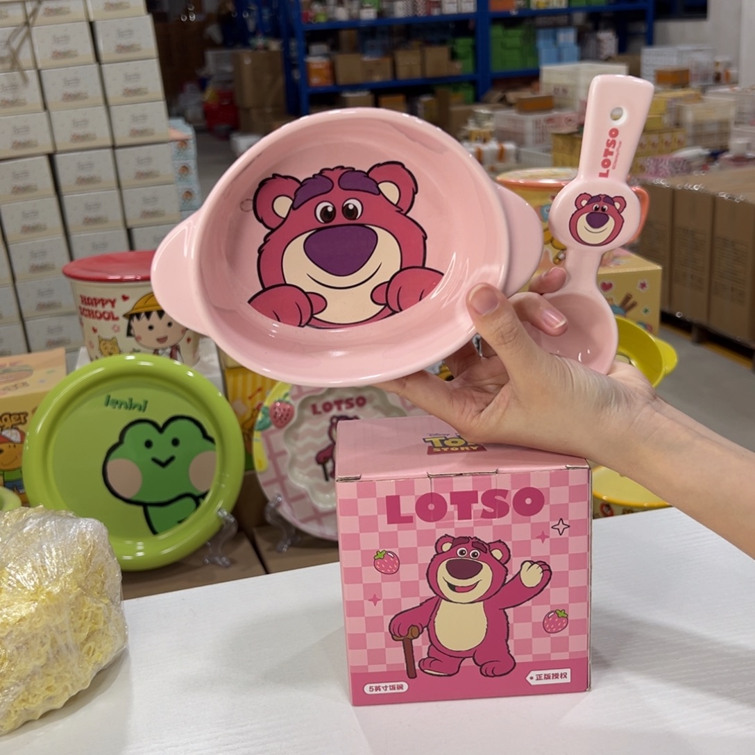 瓷草莓熊双耳碗家勺子 