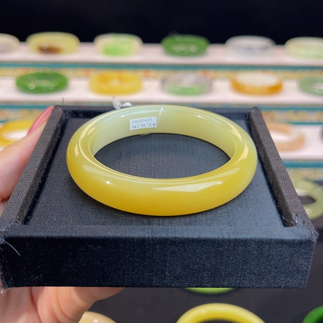 未镶嵌手镯和田玉金黄糖手镯