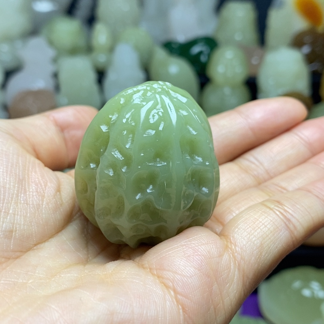 玉小核桃天然桌面小摆件