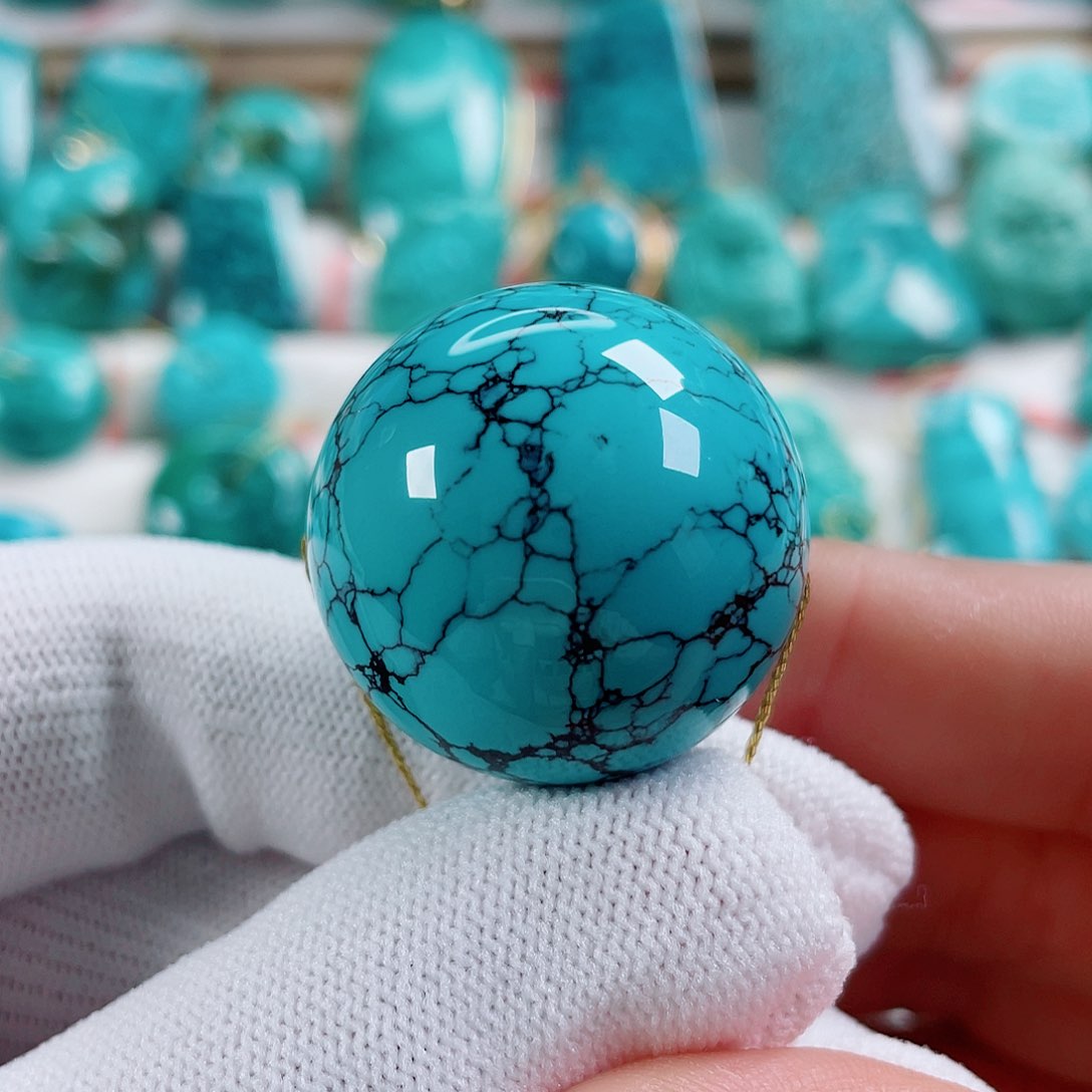 绿松石未镶嵌颈饰