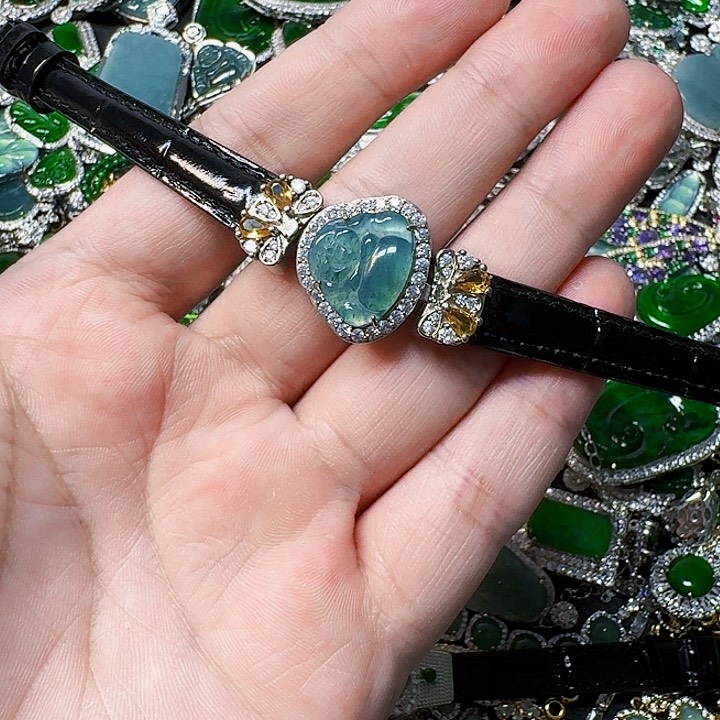 翡翠颈饰未镶嵌天然A货翡翠放漏