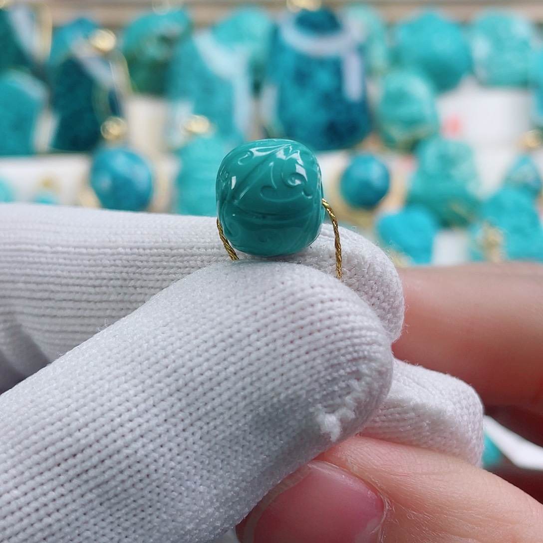 C***坊绿松石18K金镶嵌颈饰