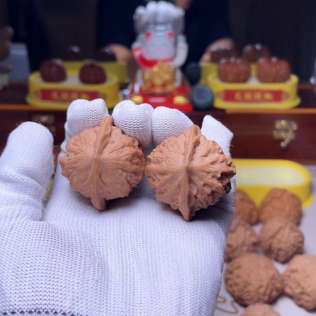 惊***伴文玩核桃吊坠瓷娃娃40尺