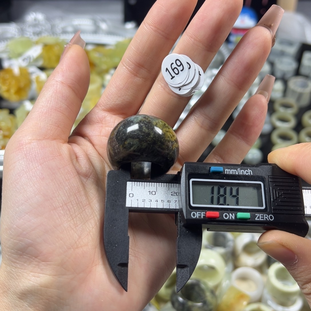 蛇纹石玉未镶嵌戒指