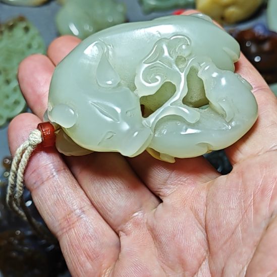 颈饰未镶嵌和田玉秋**莲