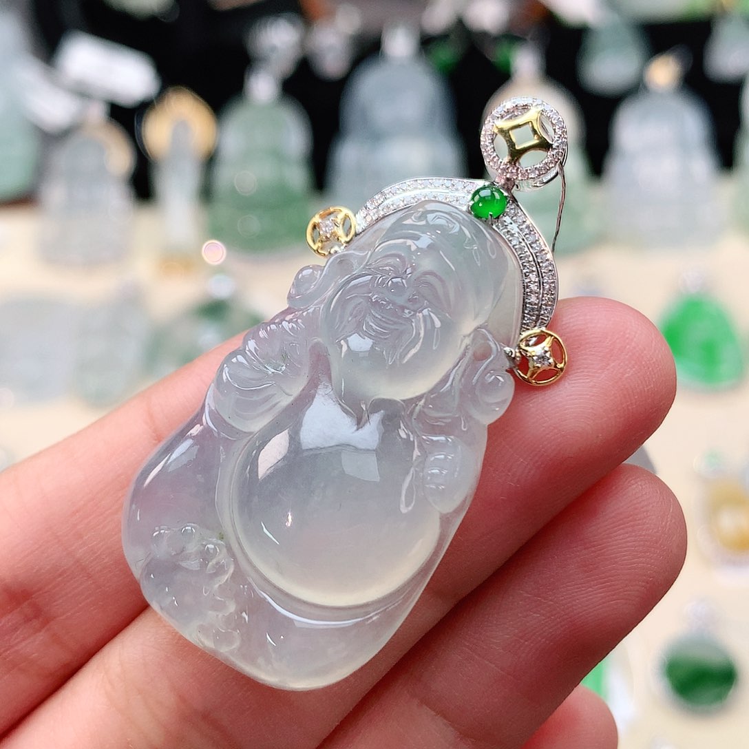 翡翠18K金镶嵌颈饰财神