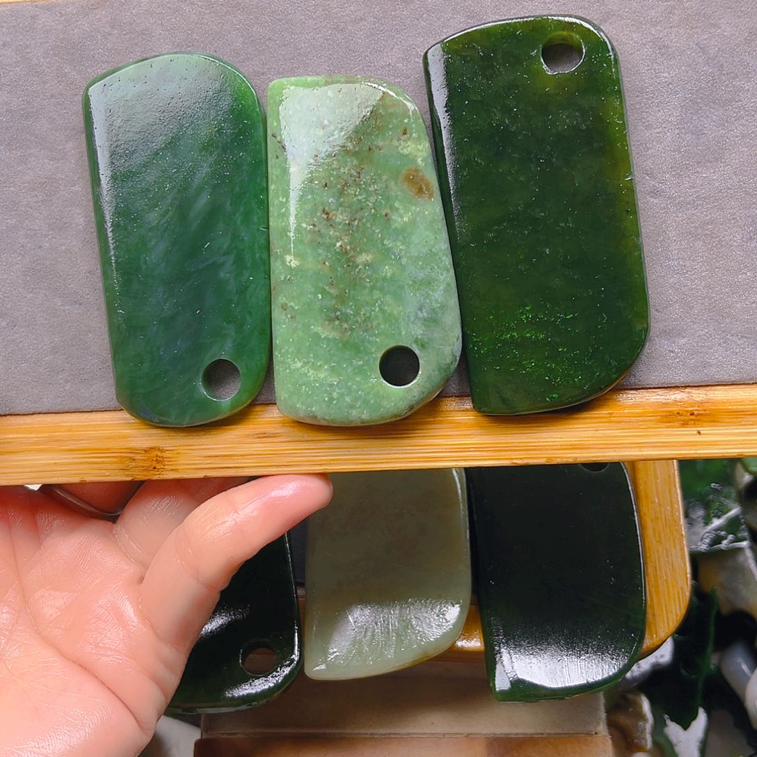 常***净和田玉（糖玉）未镶嵌珠宝半成品