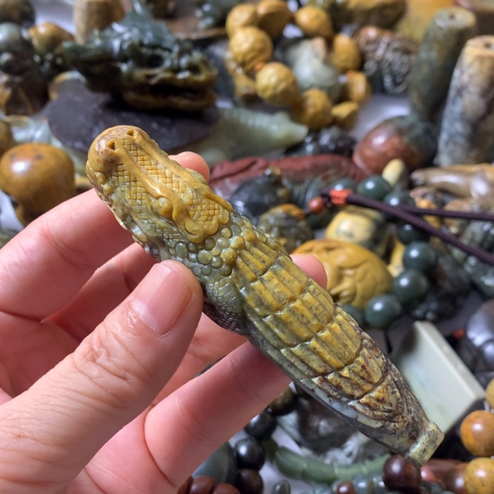 岫岩河磨玉（透闪石质玉）未镶嵌把件