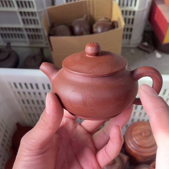 老厂紫砂壶一件。