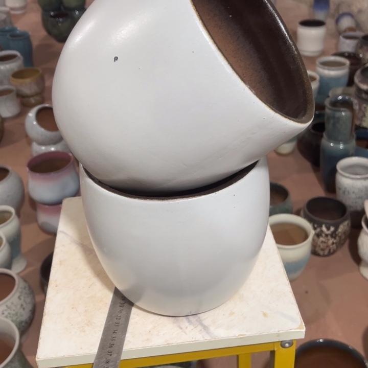 紫砂花盆口径20高度20两只小瑕疵