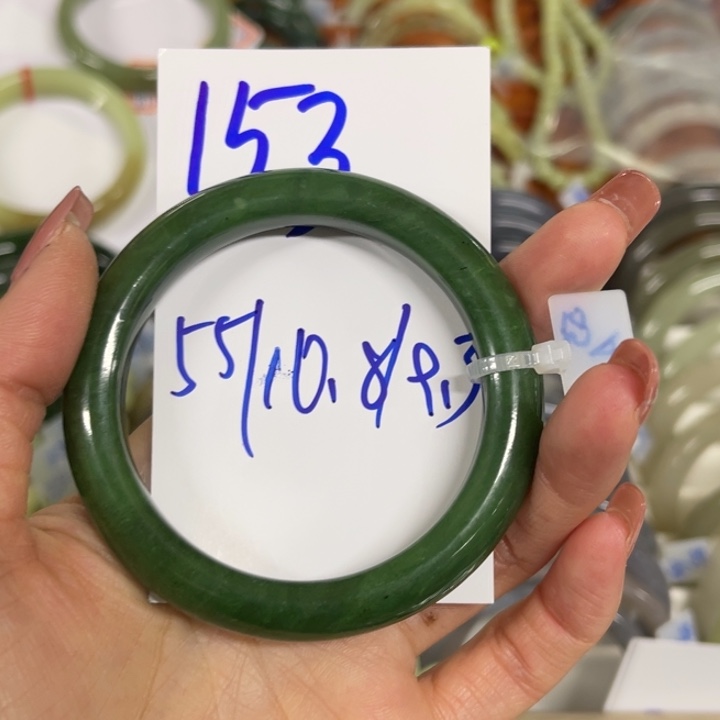 谢***朵和田玉未镶嵌手镯