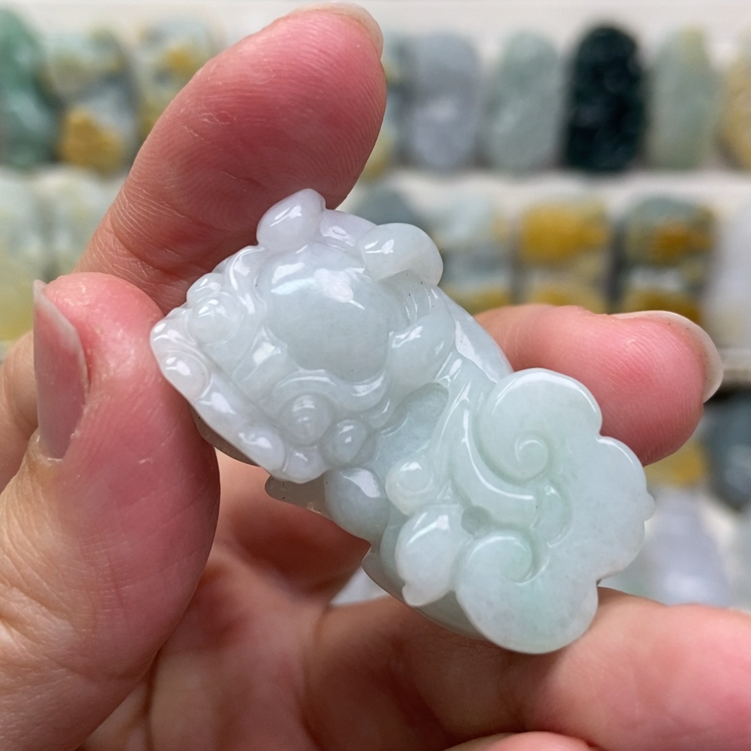 翡翠吊坠(赠链)未镶嵌