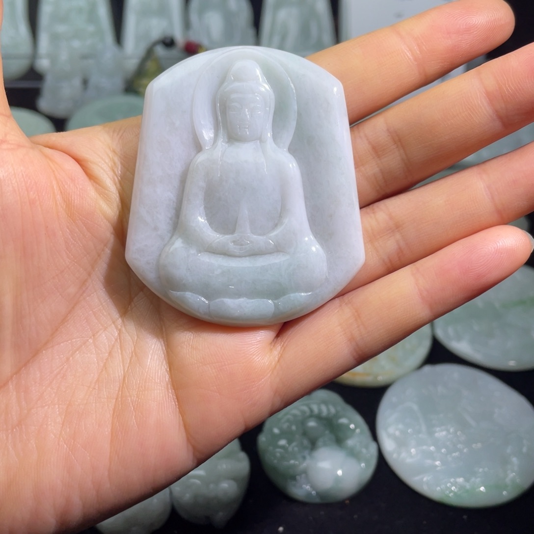 翡翠未镶嵌颈饰观音