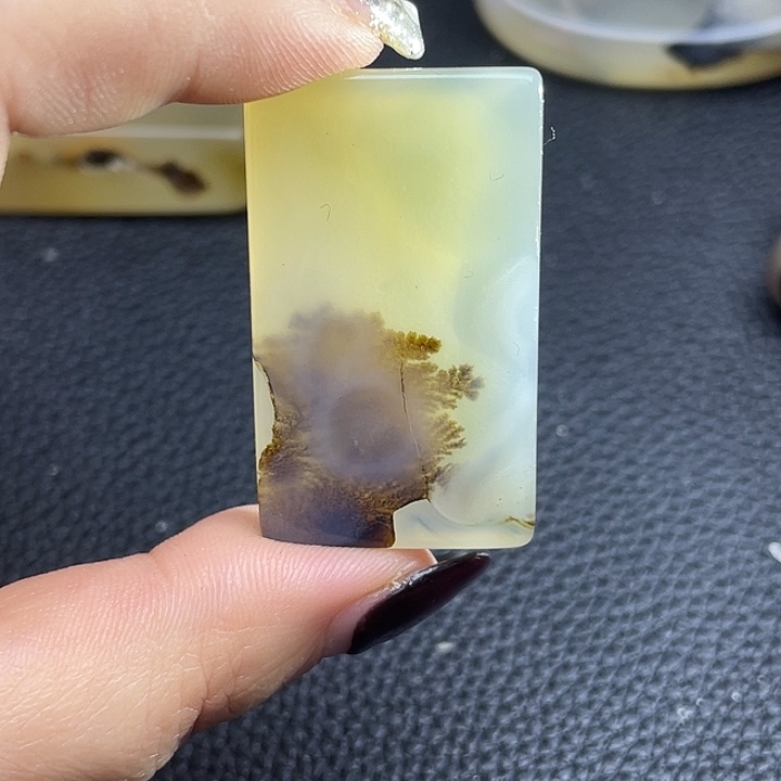 用***2玛瑙/玉髓未镶嵌颈饰