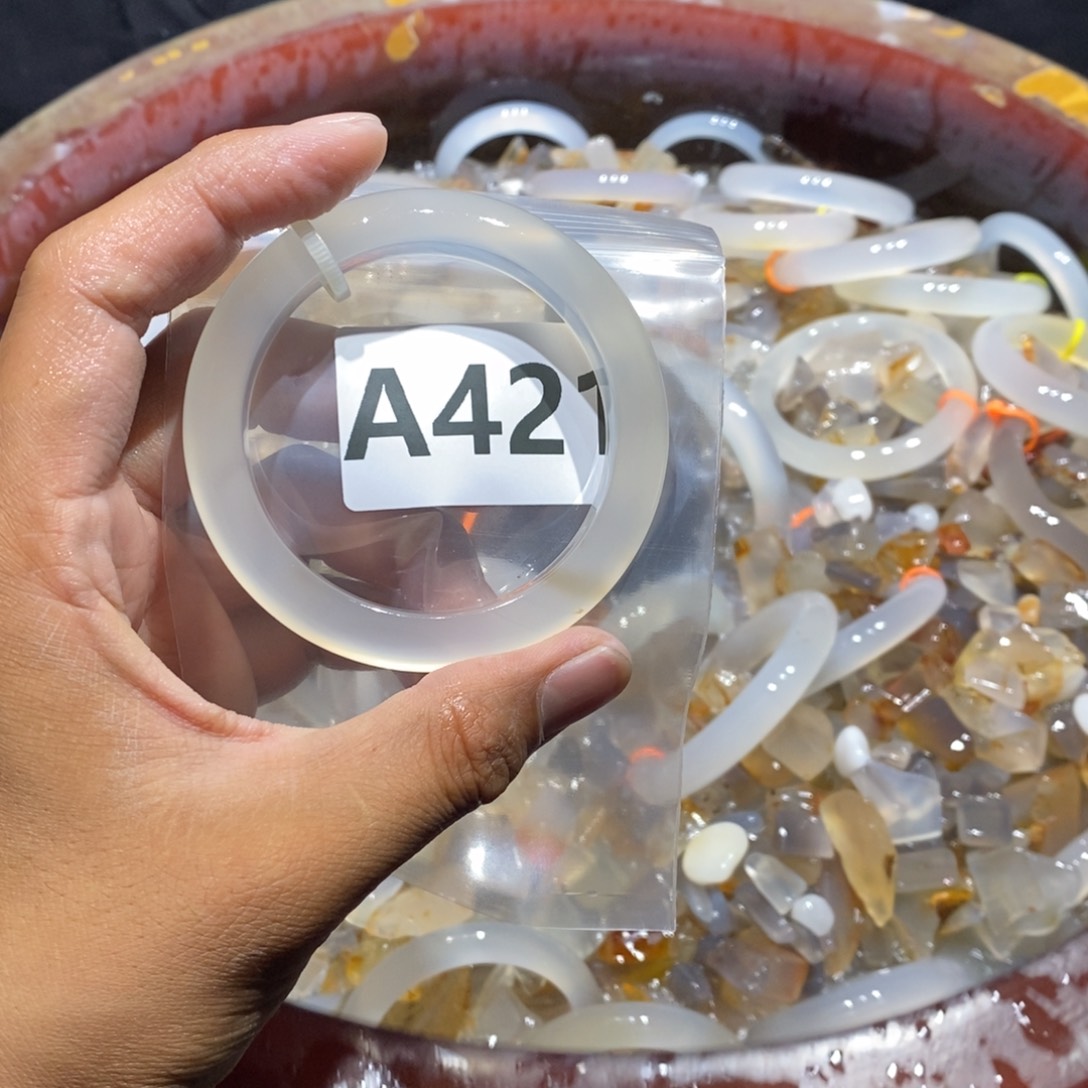 爱***腐玛瑙/玉髓未镶嵌手镯