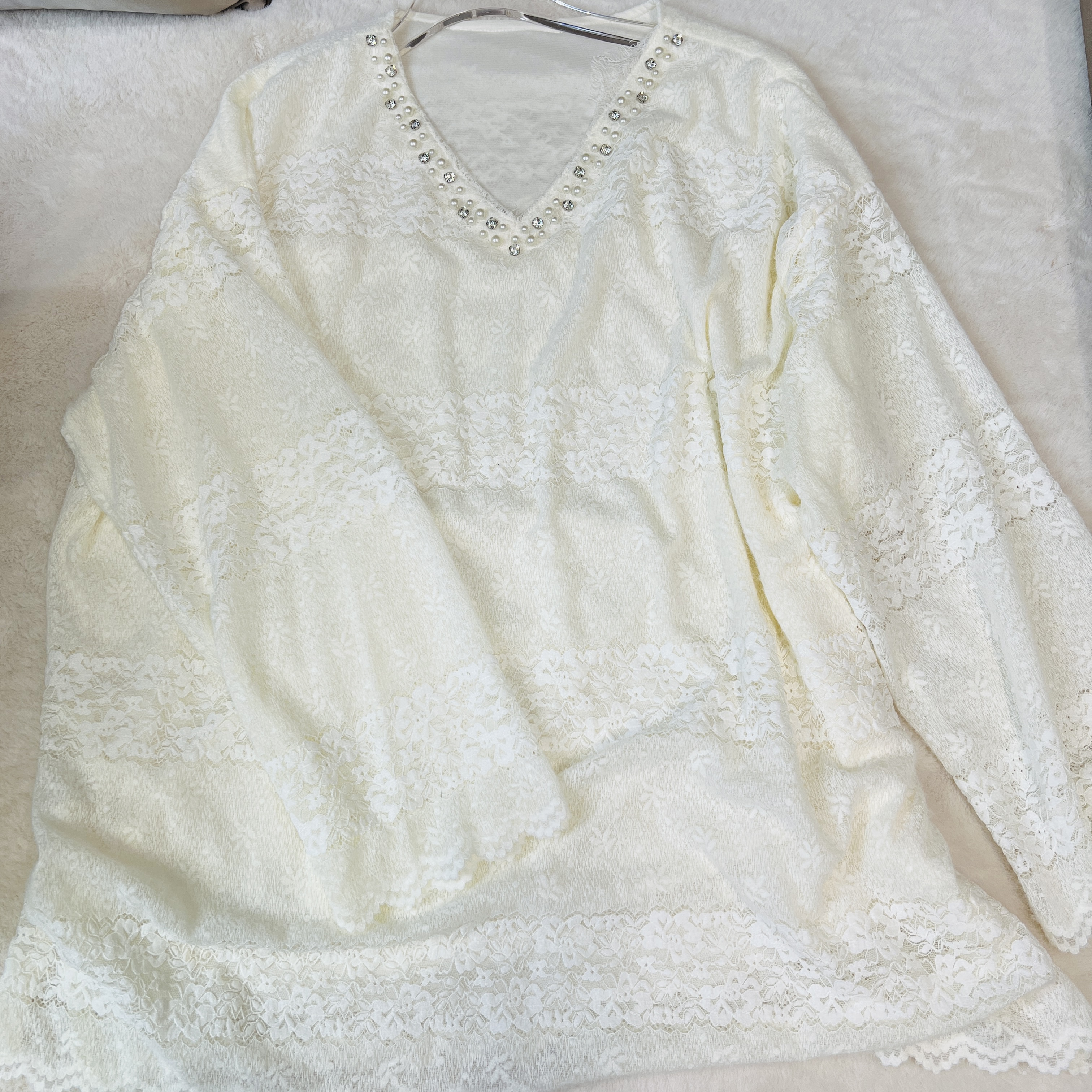 【甄胖·歆艺】新中式大码女装V领重工钉珠蕾丝打底衫