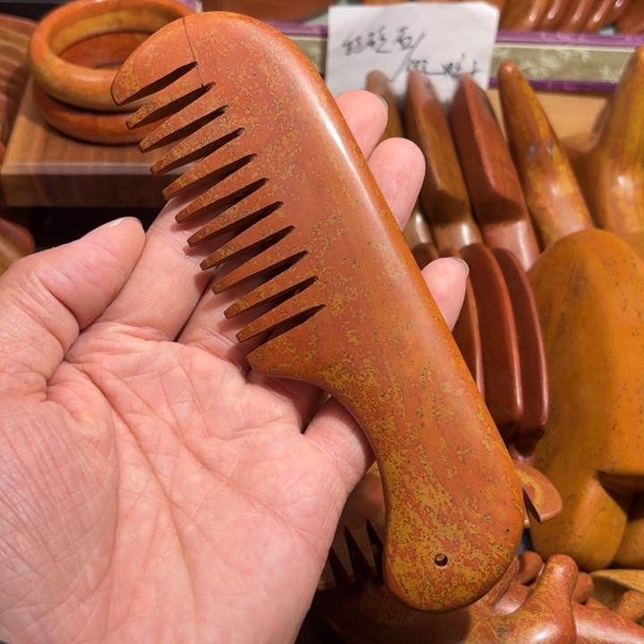 红砭石精品款长把梳子