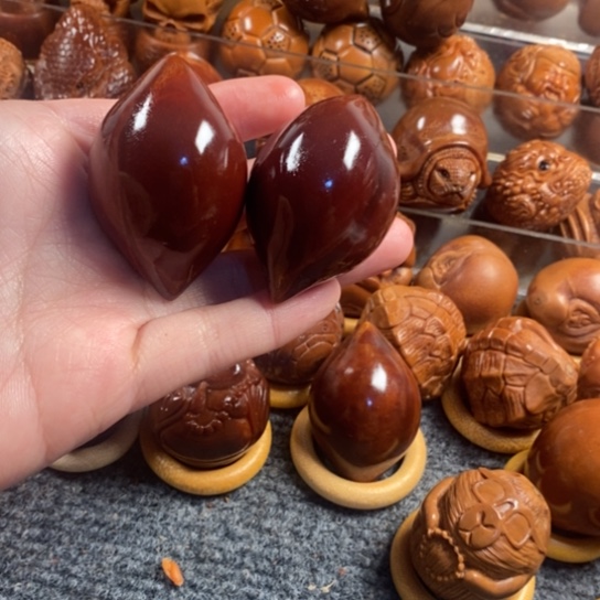 橄榄核吊坠玉华手球