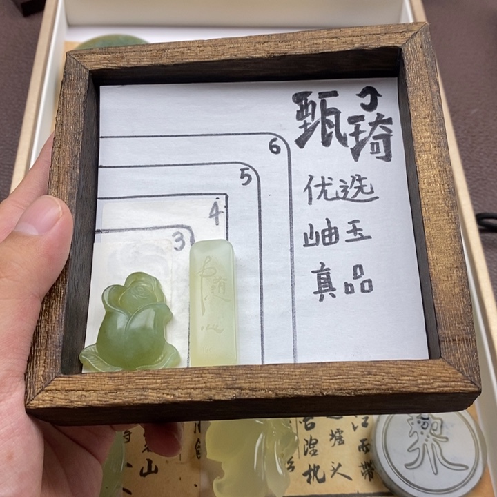未镶嵌蛇纹石玉颈饰@*