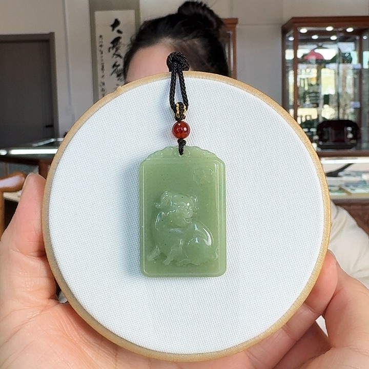 密玉（石英质玉）吊坠合金