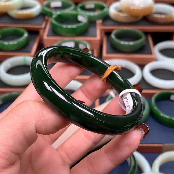 和田玉（碧玉）手镯未镶嵌