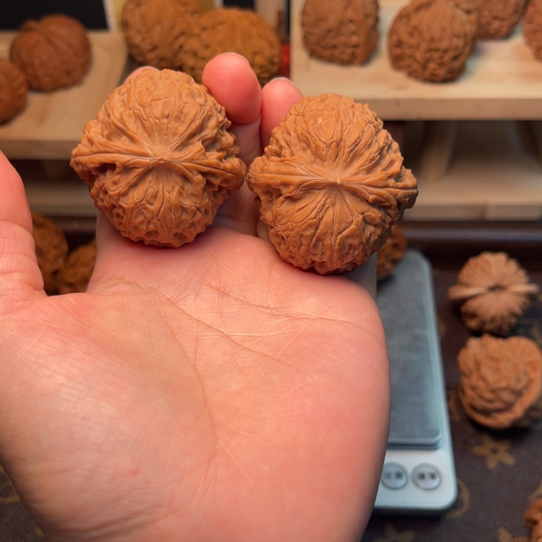 文玩核桃把件大团圆核桃特价一对