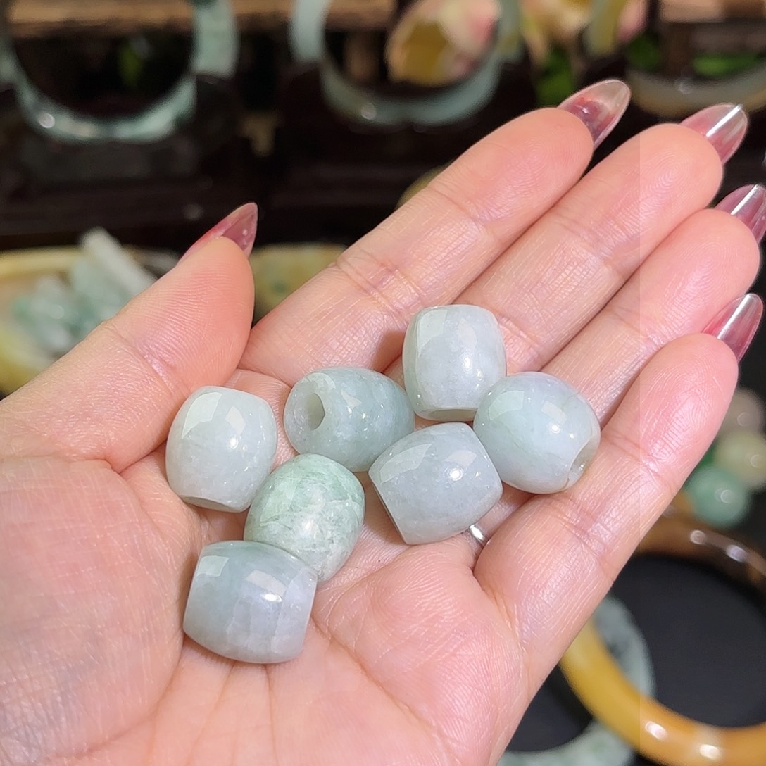 翡翠颈饰未镶嵌7颗一起99