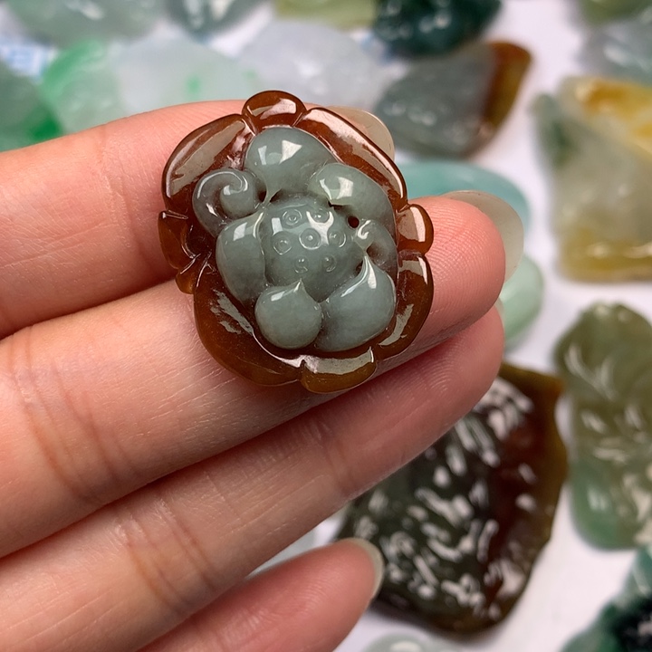 堂***姐翡翠未镶嵌颈饰翡翠