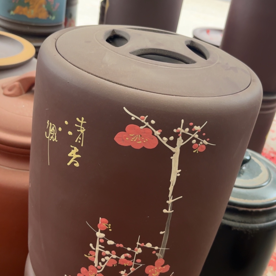 紫砂茶杯醒茶色的