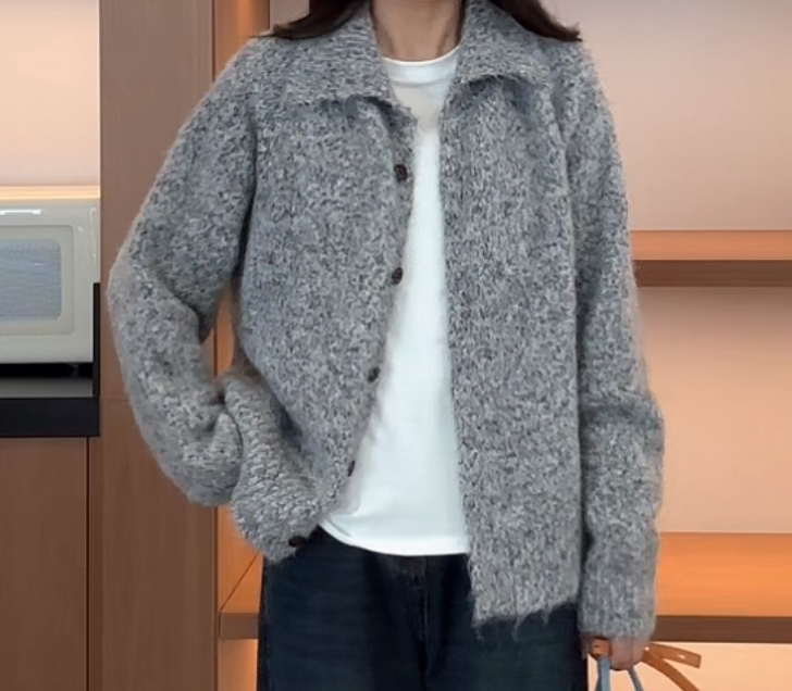 冬季新款时髦毛针织衫软糯毛衣慵懒松弛灰色翻领针织外套（长60）