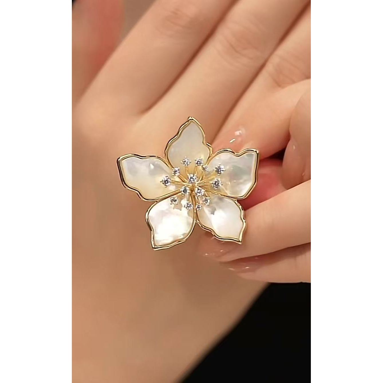 铜合金贝壳胸针 时尚气质百搭金色白贝花朵胸针5850