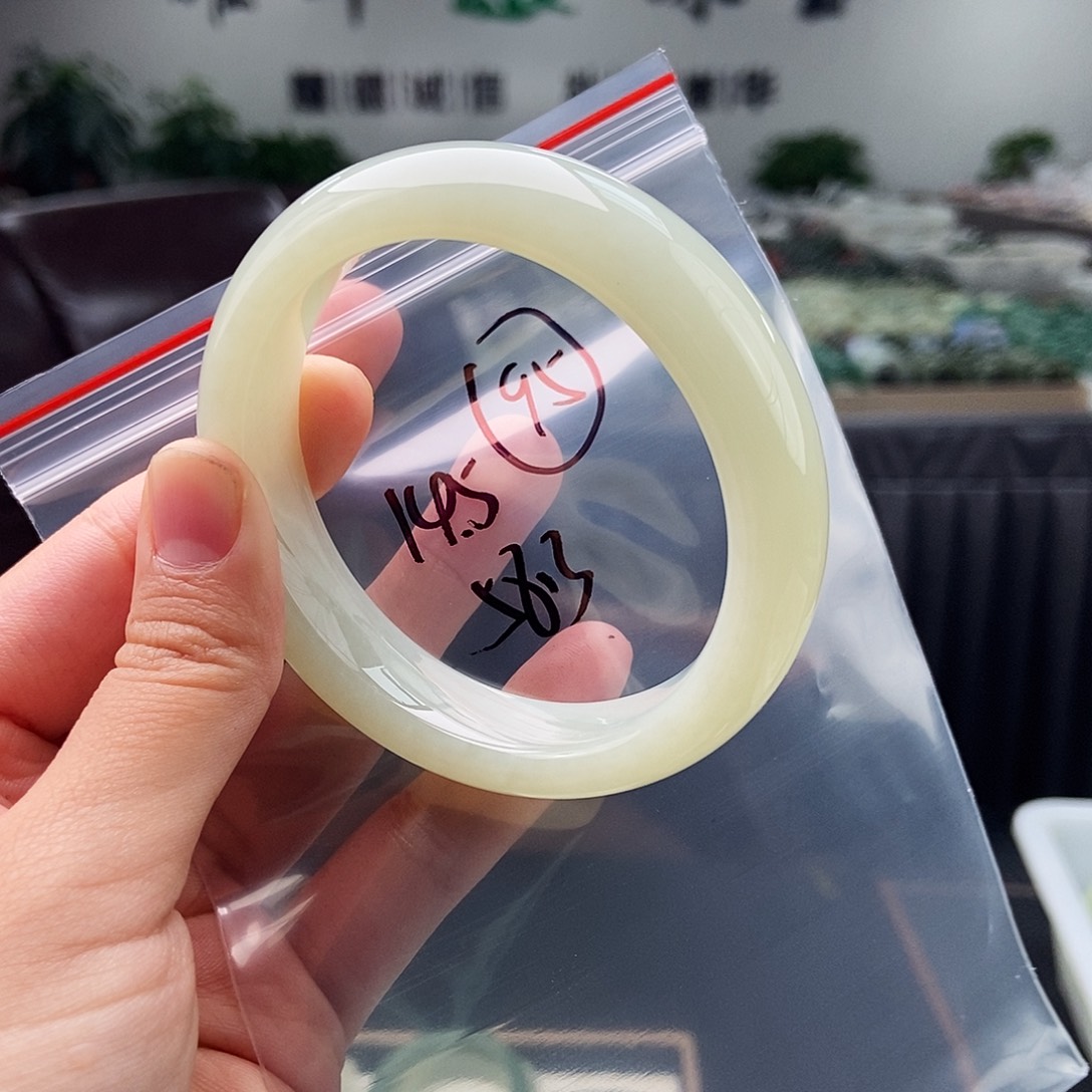 和田玉未镶嵌手镯颜色多样性发拍一发一