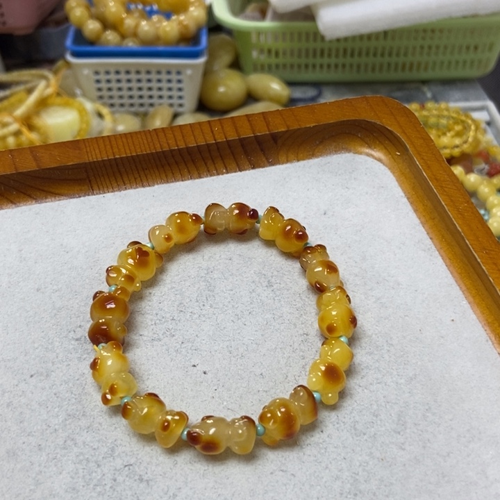 蜜蜡未镶嵌裸石手串