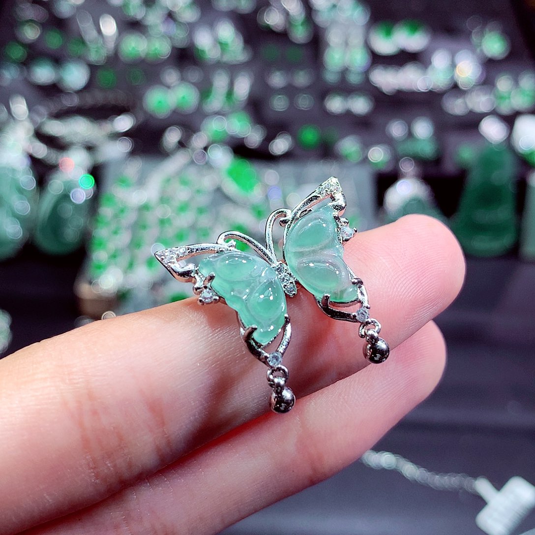 翡翠未镶嵌颈饰挂件