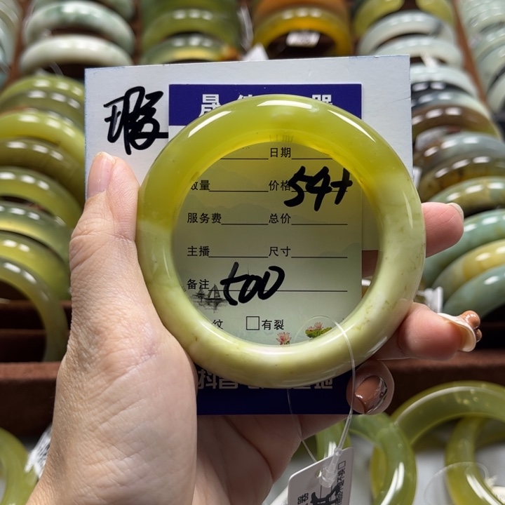 蛇纹石玉手镯未镶嵌
