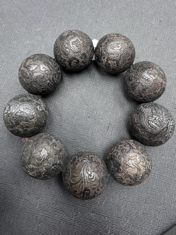 380沉木雕刻手串