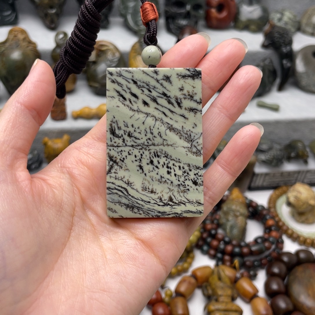 未镶嵌透闪石质玉挂件