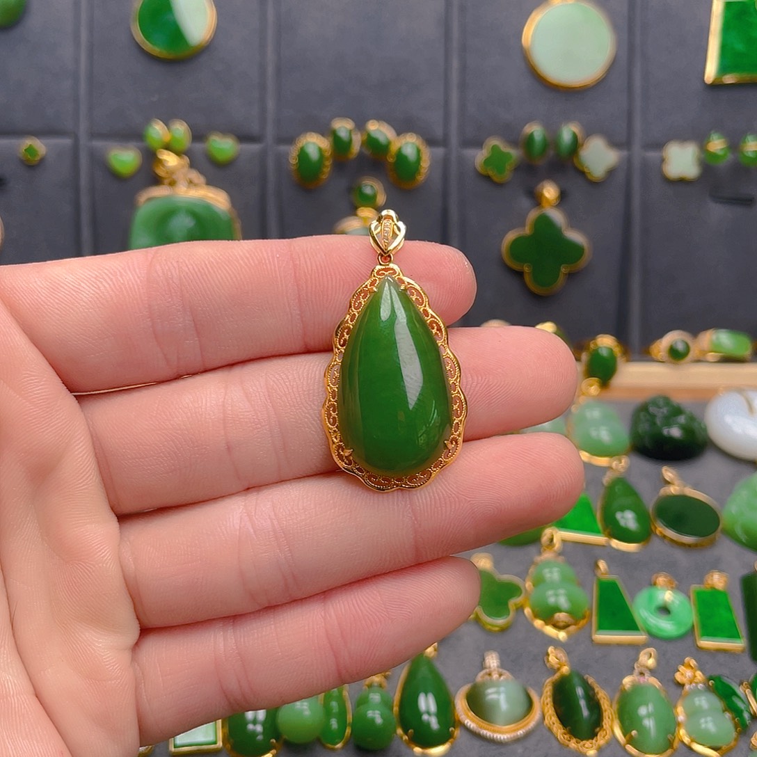 和田玉（碧玉）18K金镶嵌吊坠(不含链)