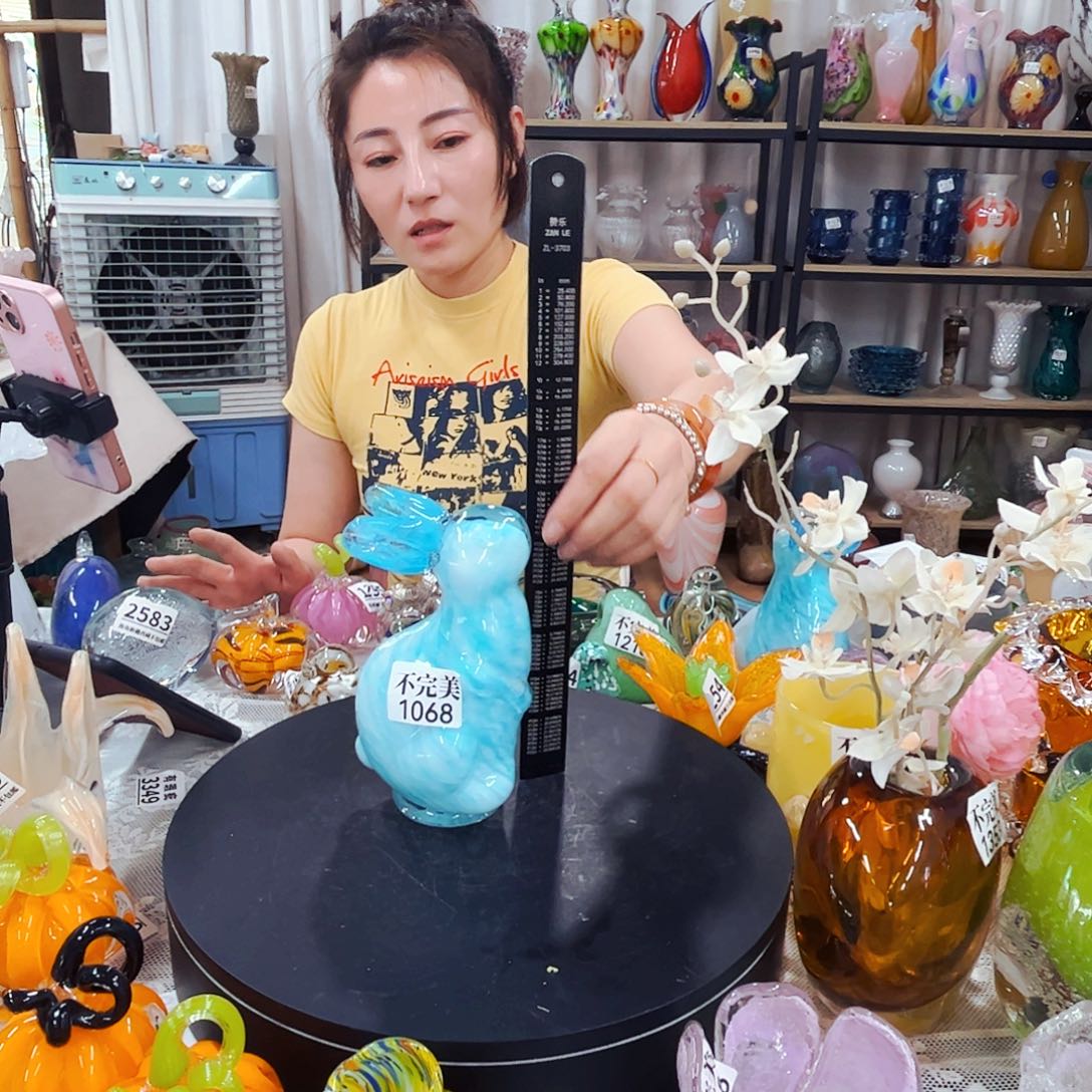 家悦琉璃花瓶摆件