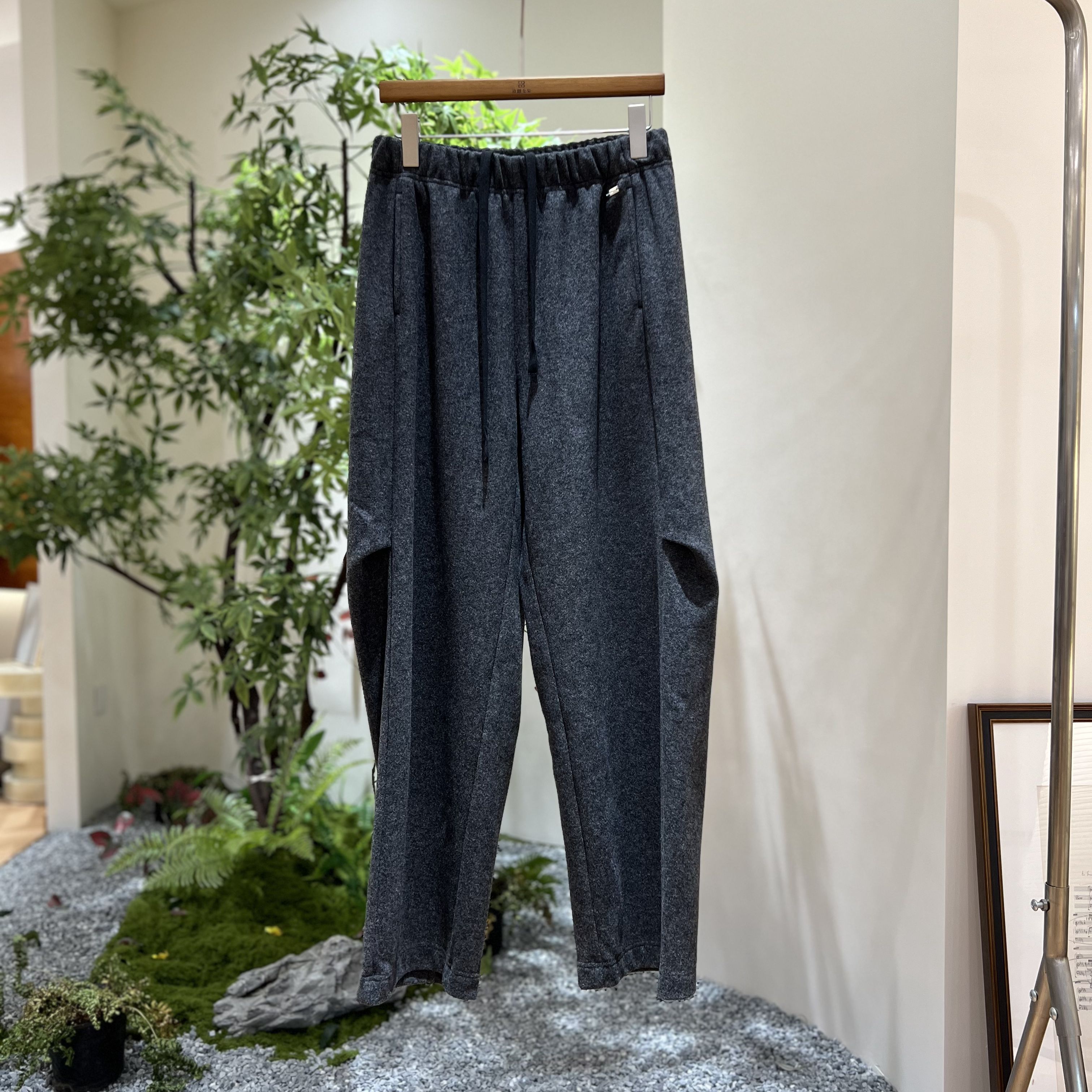 【囍】冬款女装加厚含绵羊毛松紧腰抽绳弯刀裤羊毛香蕉裤